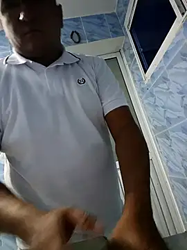 luis20212 online show from April 13, 2026, 8:42 am