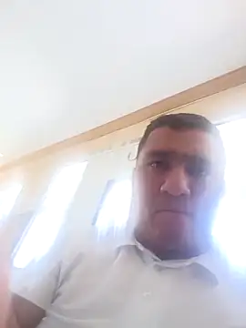 luis20212 online show from April 24, 2026, 3:36 pm