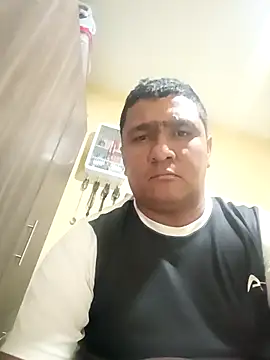 luis20212 online show from May 1, 2026, 4:17 am