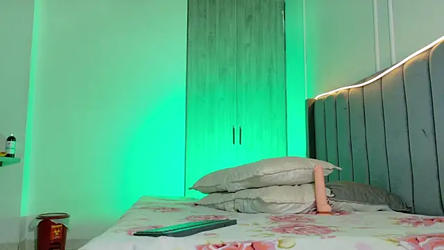 tifaniith  online show from March 27, 2026, 7:13 pm