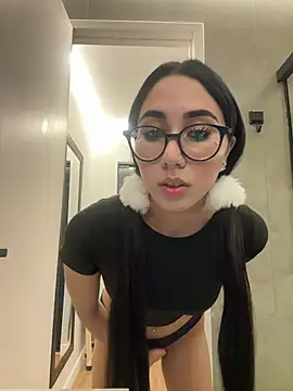 juliacosta online show from March 27, 2026, 7:46 pm