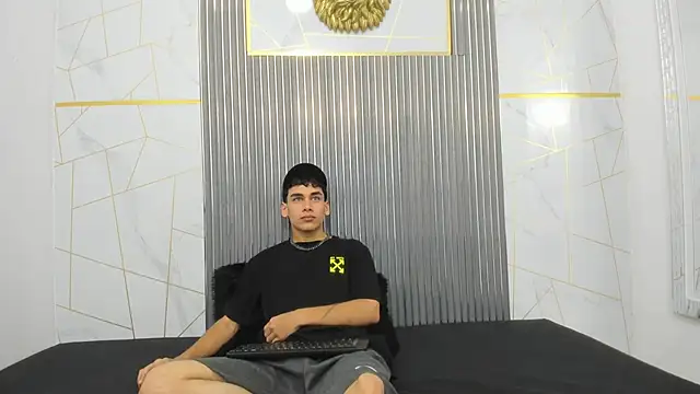 Kitsune 44 online show from March 27, 2026, 6:51 pm