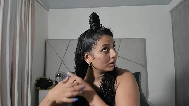 VeraBellucci online show from April 15, 2026, 11:28 am