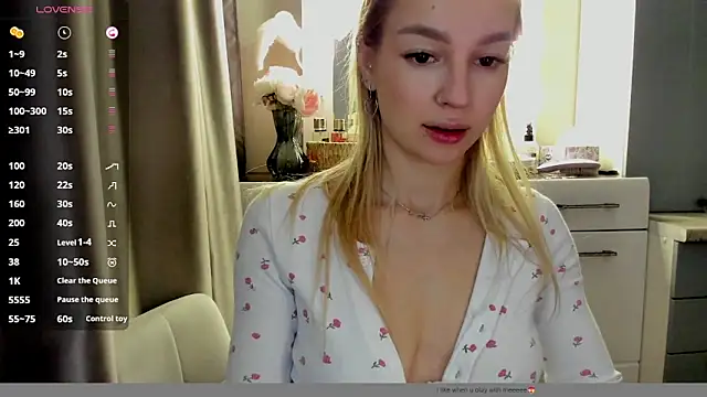 MelodyIllves online show from April 4, 2026, 4:44 am