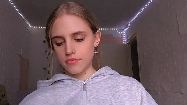 Snapshot of EveCoutch chatting on March 30, 2026, 12:06 pm EveCoutch online show from March 30, 2026, 12:06 pm