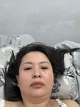 xiaxia-2026 online show from April 27, 2026, 2:04 pm
