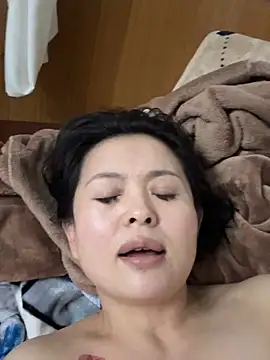 xiaxia-2026 online show from May 2, 2026, 1:49 pm