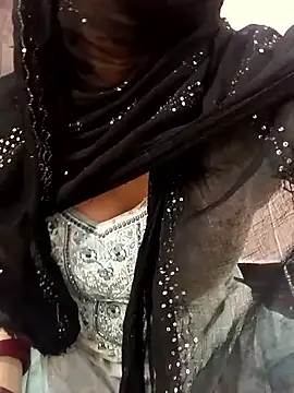 Miss Noor   online show from April 10, 2026, 6:07 am