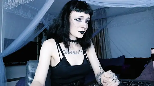 Snapshot of H3xD0ll chatting on April 26, 2026, 1:20 pm H3xD0ll online show from April 26, 2026, 1:20 pm