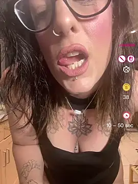 IvyBelleMilf online show from April 29, 2026, 9:32 pm