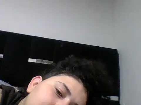 lunaa love online show from March 29, 2026, 11:27 pm