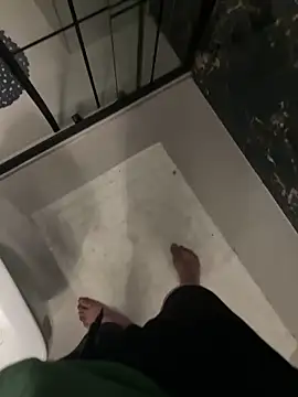 icemanhotwomen online show from April 22, 2026, 11:39 pm