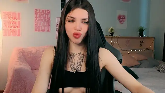 molly rettyy online show from May 10, 2026, 4:28 am