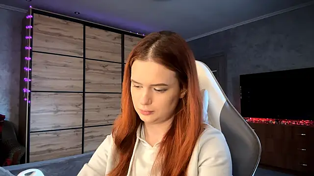 FoxyEmma online show from April 10, 2026, 3:06 pm
