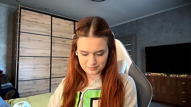 FoxyEmma online show from April 14, 2026, 12:11 pm