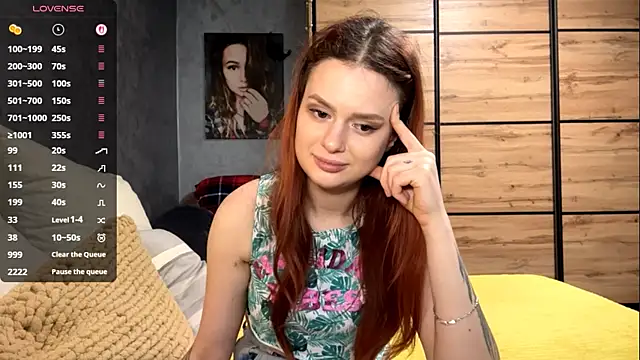 FoxyEmma online show from May 13, 2026, 1:41 pm
