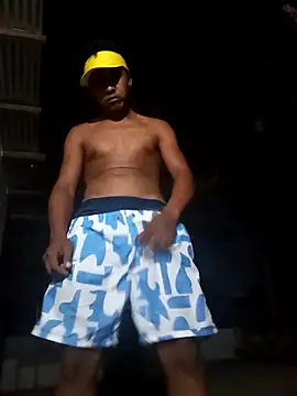 blackmasterpig online show from April 4, 2026, 4:44 am