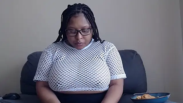 xxZoeyx online show from November 29, 2025, 5:43 am