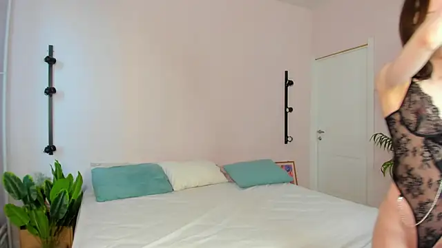 uwu-sabrina online show from April 13, 2026, 1:11 am