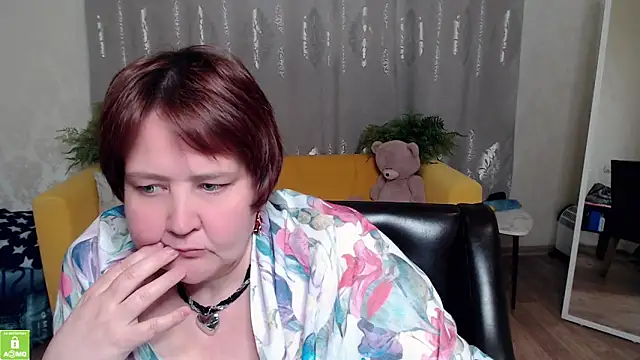 QUEEN02030 online show from May 10, 2026, 10:42 am