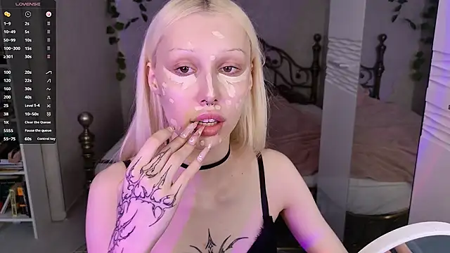 Snapshot of ghost_girly chatting on June 3, 2026, 6:38 am ghost girly online show from June 3, 2026, 6:38 am