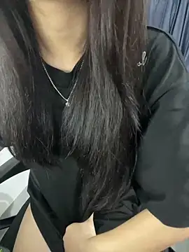 Annie nii online show from April 28, 2026, 2:49 am