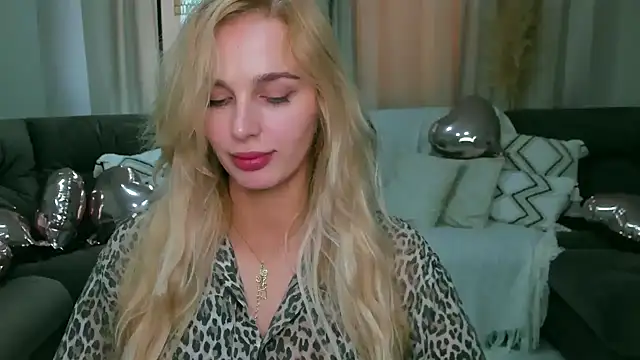 blonde  flirt online show from April 1, 2026, 5:08 am