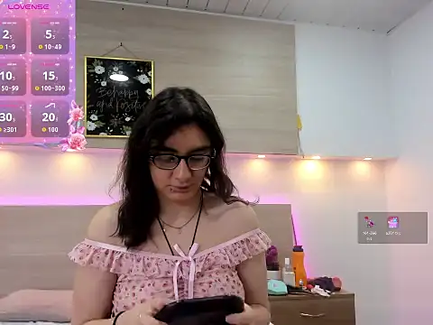 Ellaa honey online show from April 20, 2026, 1:14 pm