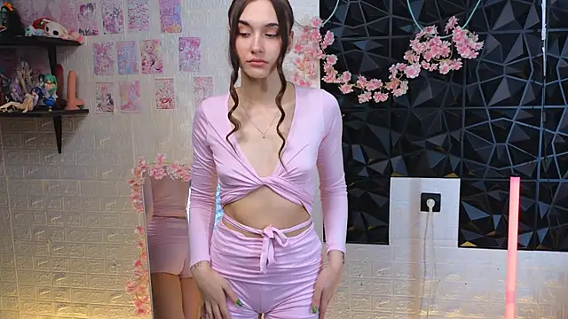 belle cute online show from April 24, 2026, 3:09 am