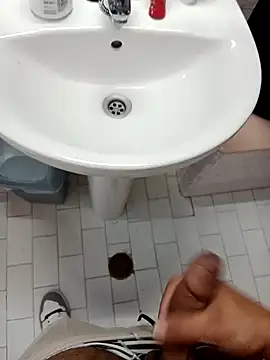 maicolvalejo4444 online show from April 3, 2026, 6:28 pm