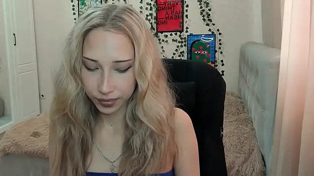 Emmarayder online show from June 10, 2026, 12:37 pm
