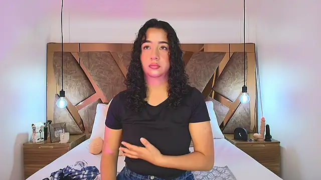 Snapshot of bella_swwan_ chatting on May 8, 2026, 4:56 pm bella swwan online show from May 8, 2026, 4:56 pm