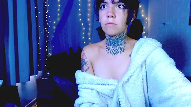 Snapshot of LannieGonzales chatting on April 12, 2026, 3:28 pm LannieGonzales online show from April 12, 2026, 3:28 pm