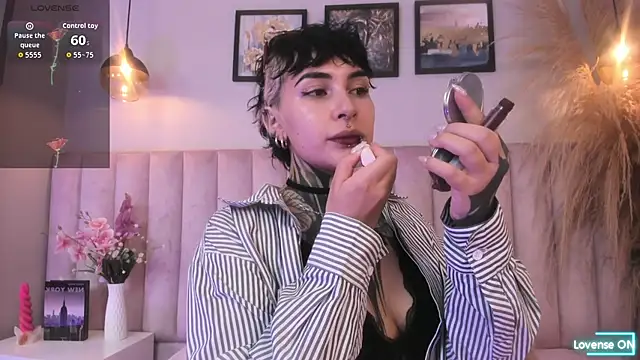Luana fiore online show from April 10, 2026, 12:21 pm