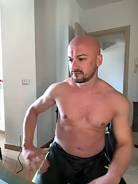 Queen872 online show from March 31, 2026, 11:32 am