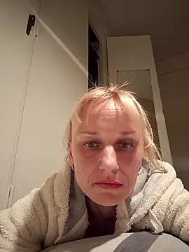 RinaSunX online show from April 3, 2026, 12:52 am