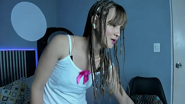 Snapshot of Alina_Valmont chatting on April 1, 2026, 7:22 pm Alina Valmont online show from April 1, 2026, 7:22 pm