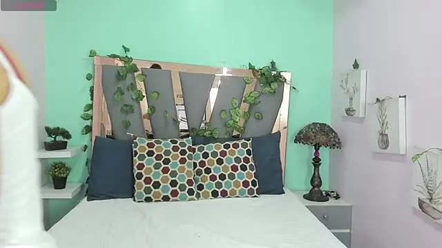 Snapshot of Alina_Valmont chatting on April 10, 2026, 7:18 pm Alina Valmont online show from April 10, 2026, 7:18 pm