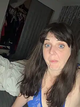 sensual235 online show from April 19, 2026, 3:39 am