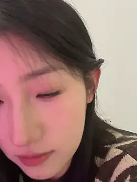 Snapshot of Mina_ovo chatting on April 8, 2026, 6:35 am Mina ovo online show from April 8, 2026, 6:35 am