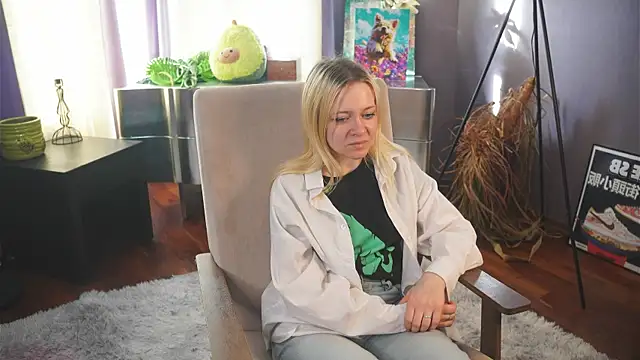 Snapshot of OliviaCaffery chatting on April 2, 2026, 4:43 am OliviaCaffery online show from April 2, 2026, 4:43 am