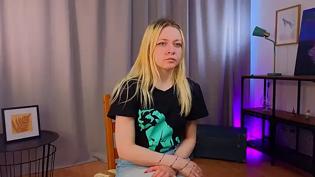 Snapshot of OliviaCaffery chatting on April 8, 2026, 12:27 pm OliviaCaffery online show from April 8, 2026, 12:27 pm