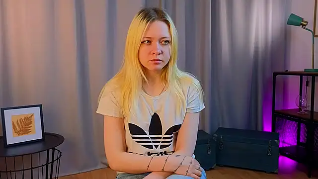 Snapshot of OliviaCaffery chatting on April 11, 2026, 3:16 pm OliviaCaffery online show from April 11, 2026, 3:16 pm