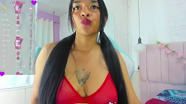 Snapshot of cloe_maisonn chatting on April 11, 2026, 1:15 pm cloe maisonn online show from April 11, 2026, 1:15 pm