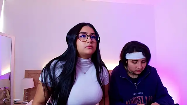 Snapshot of Elisa_n_Emma chatting on April 6, 2026, 7:48 pm Elisa n Emma online show from April 6, 2026, 7:48 pm