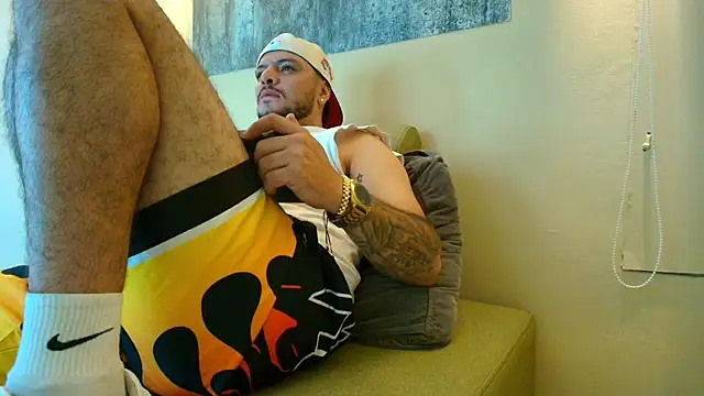 Snapshot of TROY_KIRK chatting on April 9, 2026, 3:28 am TROY KIRK online show from April 9, 2026, 3:28 am