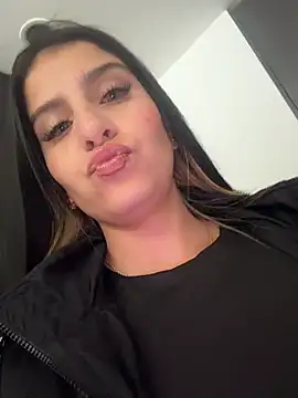 RebecaXoXo  online show from April 16, 2026, 9:39 pm