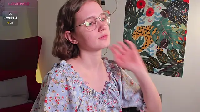 Snapshot of Mia_Moone chatting on April 4, 2026, 2:47 pm Mia Moone online show from April 4, 2026, 2:47 pm