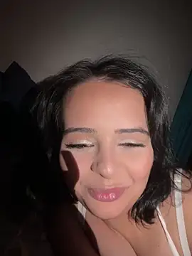 MiaKittyx0 online show from April 23, 2026, 10:23 pm