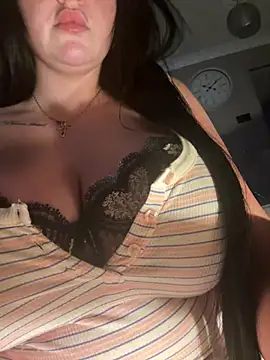 Goldenhourgirl online show from April 16, 2026, 8:31 pm